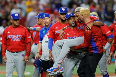Mets closer Edwin Díaz suffers knee injury while celebrating World Baseball Classic win